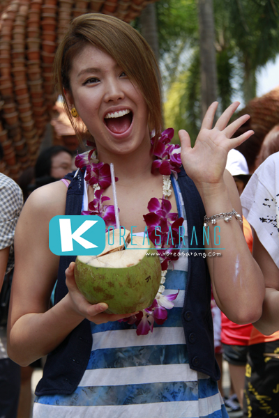 AFTER SCHOOL in Thailand 20-03-10:Bekah