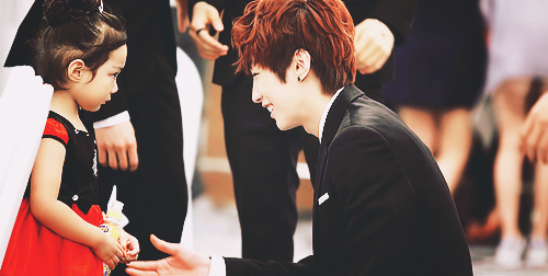 ผมแดง สูท เด็ก