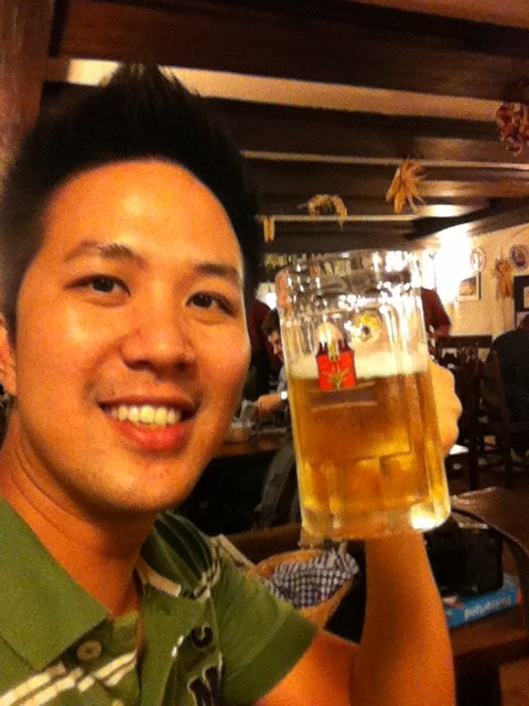 มาถึงร้านอาหารก็จัดเบียร์ก่อนเลย