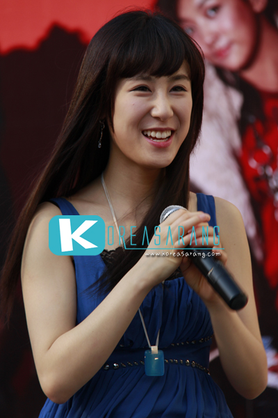 Zhang Li Yin in Thailand 20-03-10