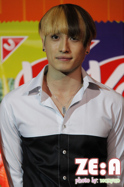 ZE:A in Thailand 29-07-10:Taeheon