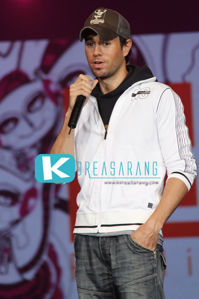 Enrique in Thailand 05-11-10