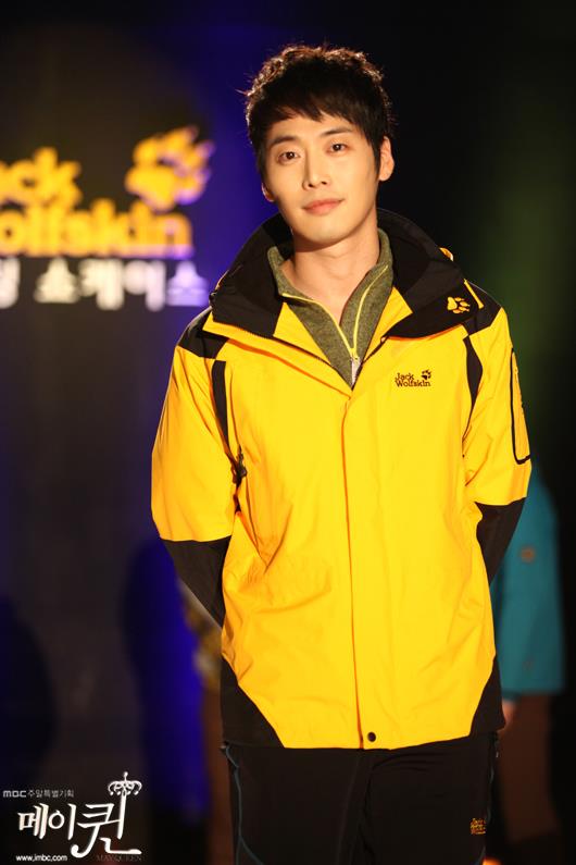 ใส่สีเหลืองเท่ห์จริงๆๆๆ