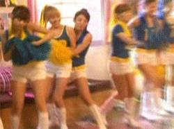 ฮโยกับชิคเล่นไรกันง่ะ = =