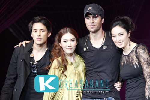 Enrique in Thailand+90 Ruammit Radio's DJ 05-11-10
