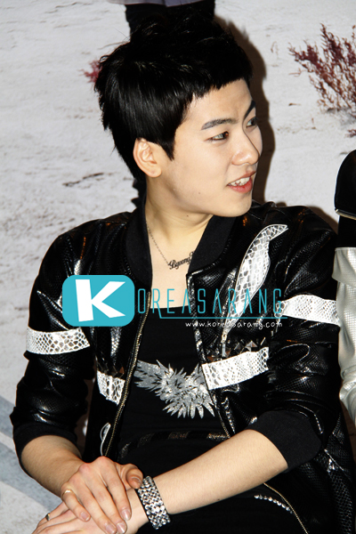 DNT in Thailand 17-12-09 : DNT Crazily Pretty with DAY fan live in Bangkok=>Byung Kyu