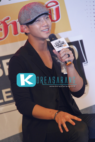 Mnet Ultimate Press Conference 17-09-10:Junho(2PM)