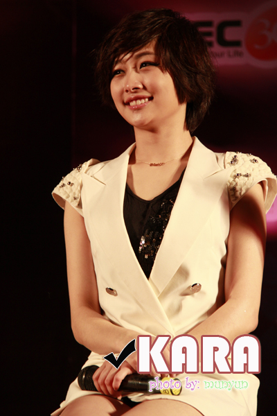 KARA in Thailand 05-04-10:Nicole