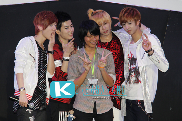 DNT in Thailand 17-12-09 : DNT Crazily Pretty with DAY fan live in Bangkok=>DNT