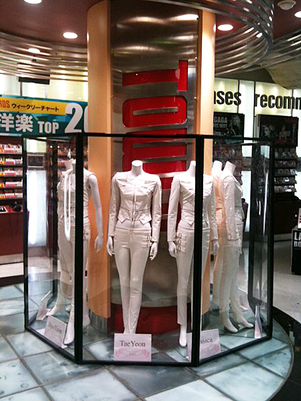 ชุด RDR ที่ Tower record Osaka