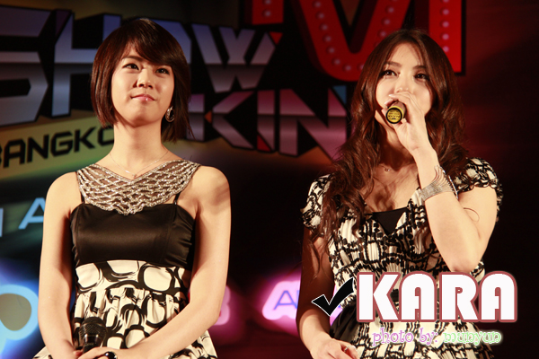 KARA in Thailand 05-04-10:Seungyeon,Gyuri