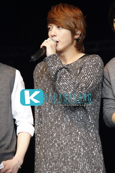 CNBLUE in Thailand 05-11-10:Young Hwa