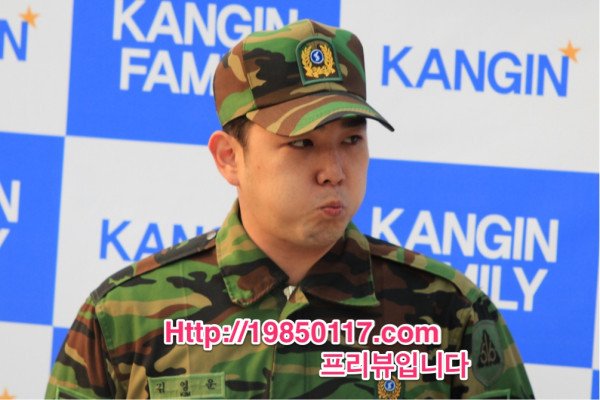 Kangin's mouth :))) (cr 19851017.com) 