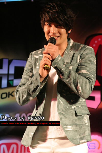 100405 Son Ho Young(손호영) Press Con. SHOW M KING 1