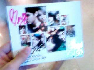 จากเจ้าตัวพร้อมลายเซ็น