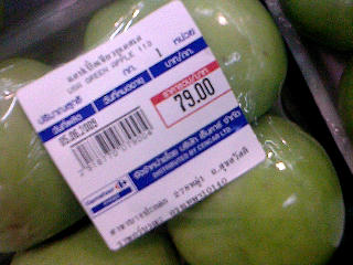 At carrefour, apples are too expensive.