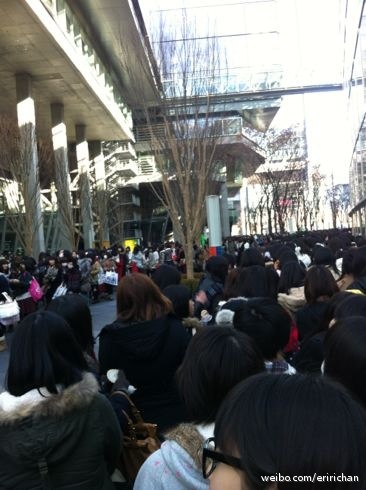 แฟนคลับเซ็กซี่โซนรอเข้าคอน