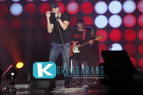 Enrique in Thailand 05-11-10