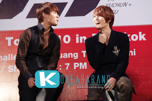 JYJ in Thailand 14-10-10:Junsu,Jaejoong