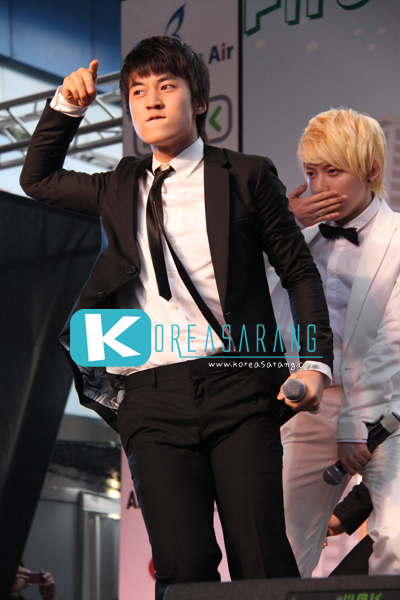 SHU-I in Thailand 16-07-10:Jinseok,Hyungjun