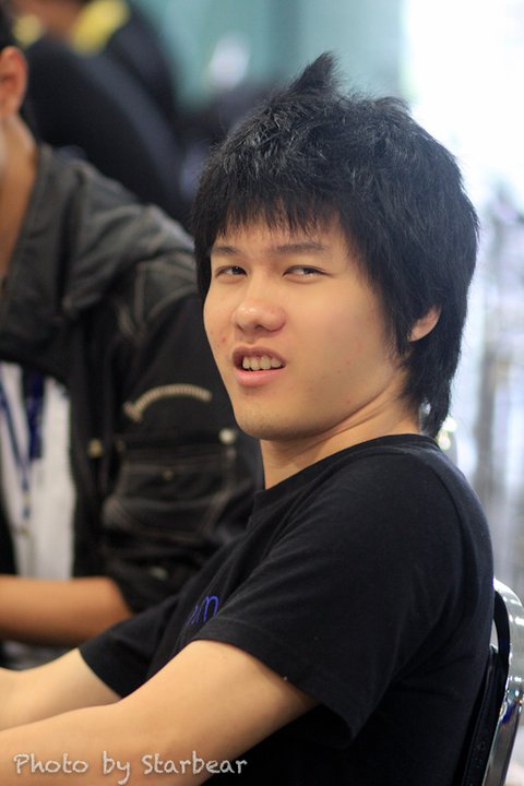 ชอบภาพนี้แหะ จากงาน #BCBK หน้าตูบริ๋งมาก แต่ไอ้ชี้ๆบนหัวนั่นอะไร เสาเรดาห์เร๊อะ!