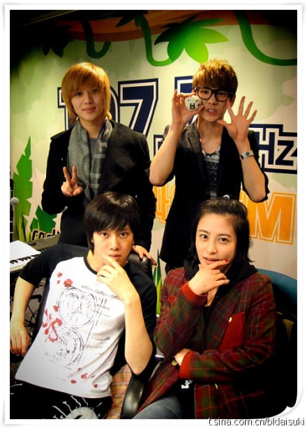 เจ๊ แทม คีย์ ฮีบอน @ YS ..รอบนี้แทมกับเจ๊ผมคนละสี เลยดูไม่เป็นแม่ลูกกันเหมือนคราวที่แล้ว แต่รูปนี้แทมดูแย่อ่ะ - -a