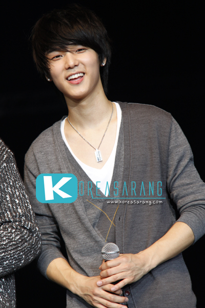CNBLUE in Thailand 05-11-10:Min Hyuk