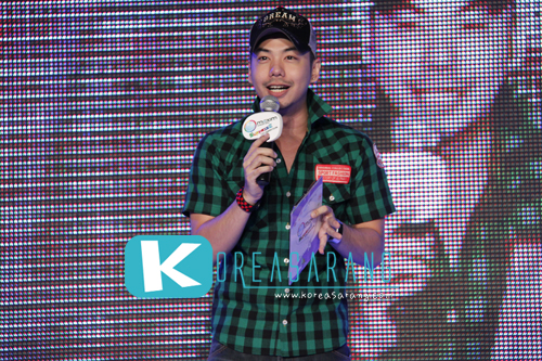 Maxim Contact Lens Surprise Celebration (Press Conference) 11-10-10