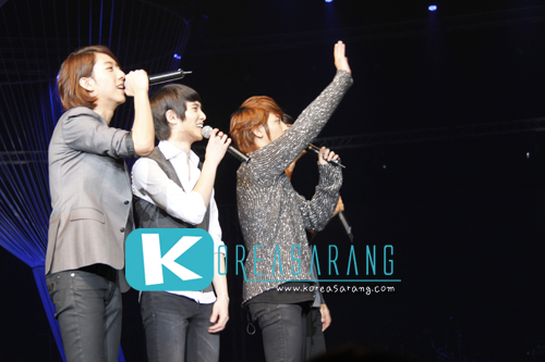 CNBLUE in Thailand 05-11-10