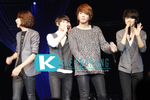 CNBLUE in Thailand 05-11-10