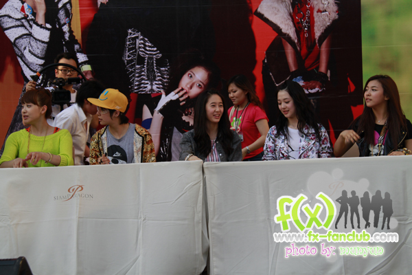 f(x) in Thailand 20-03-10:Victoria,Amber,Krystal,Sulli,Luna