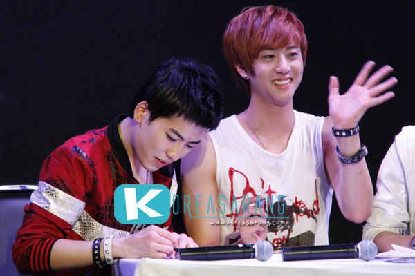 DNT in Thailand 17-12-09 : DNT Crazily Pretty with DAY fan live in Bangkok=>Byung Kyu+Dong Wook