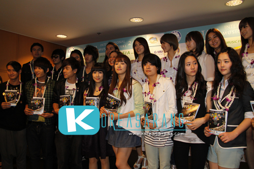 f(x) in Thailand 18-03-10:Victoria,Amber,Krystal,Sulli