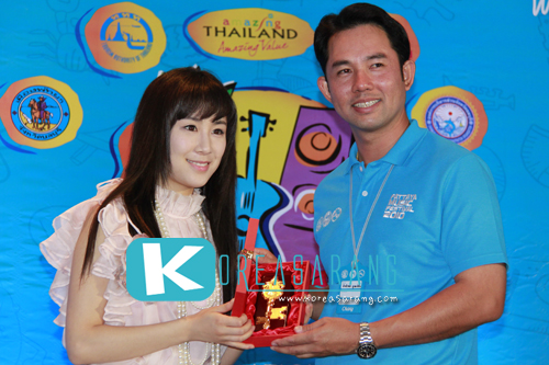 Zhang Li Yin in Thailand 19-03-10