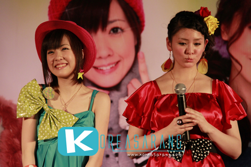 Berryz Kobo in Thailand 25-03-10:Saki,Risako