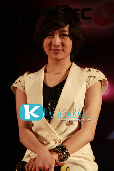 KARA in Thailand 05-04-10:Nicole