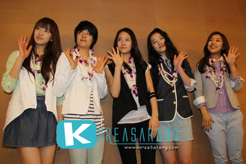 f(x) in Thailand 18-03-10:Victoria,Amber,Krystal,Sulli,Luna