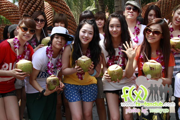 f(x) in Thailand 20-03-10:Victoria,Amber,Krystal,Sulli,Luna