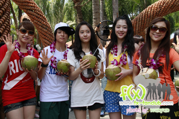 f(x) in Thailand 20-03-10:Victoria,Amber,Krystal,Sulli,Luna