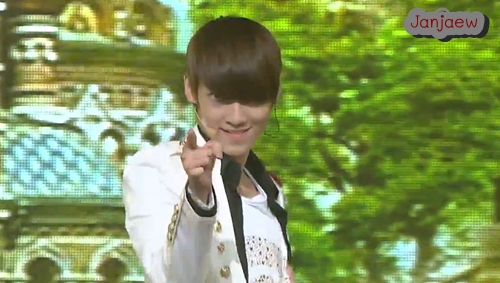 @KwangminBF_BOTH @Youngmin_BotTH  เอามาง้อค่ะ *0*