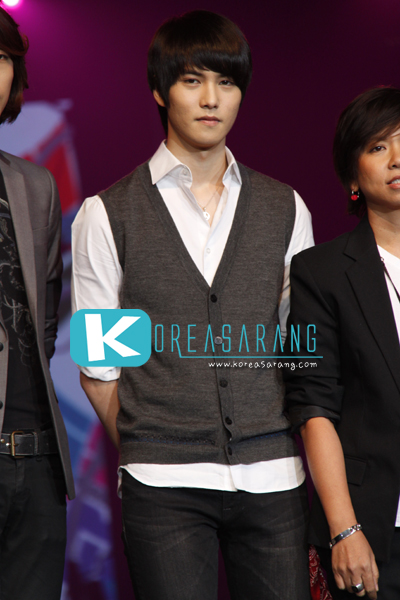 CNBLUE in Thailand 05-11-10:Jong Hyun