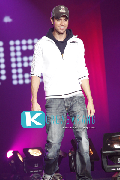Enrique in Thailand 05-11-10