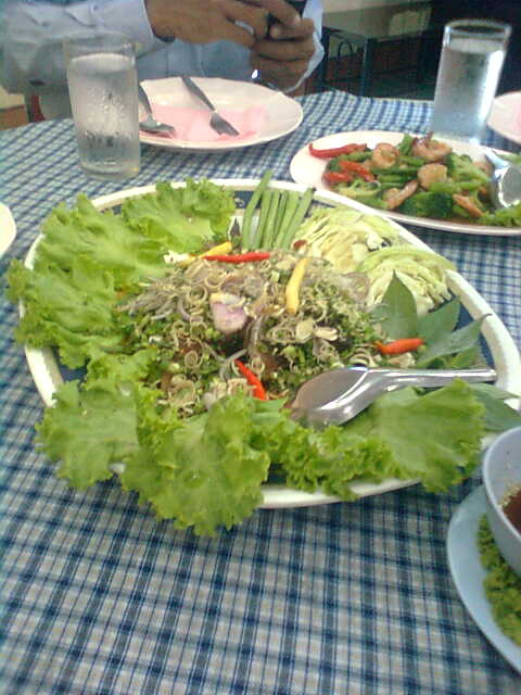 มื้อเที่ยง