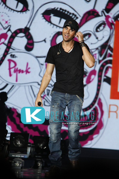 Enrique in Thailand 05-11-10