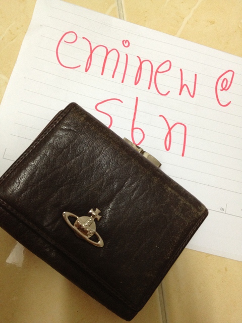 vivienne westwood หนังสีน้ำตาลสภาพยังดี