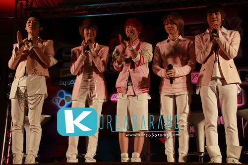 THE BOSS in Thailand 05-04-10:Hyunmin,Injun,Jay,Karam,Mika