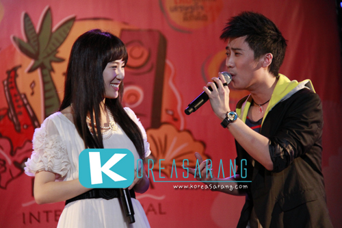 Zhang Li Yin in Thailand 19-03-10