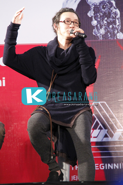 JYJ in Thailand 14-10-10:Yoochun