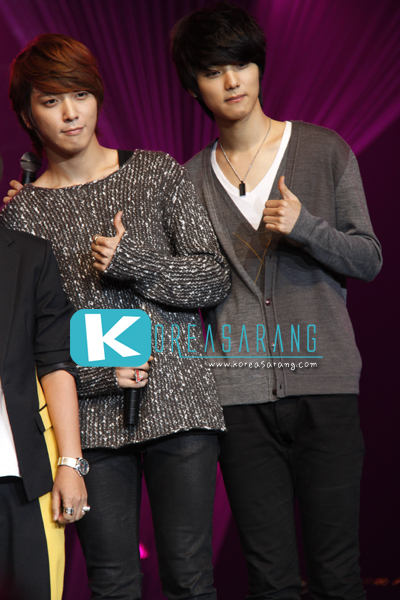 CNBLUE in Thailand 05-11-10:Young Hwa,Min Hyuk