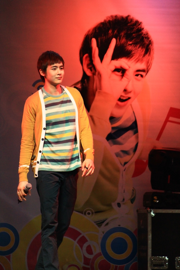 นิชคุน งาน susuki อะไรซักอย่าง ณ central festival phuket (ฮารูปนี้มาก)